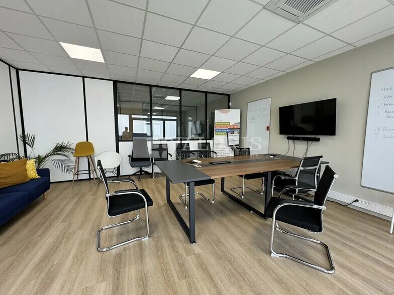 Bureau dans Villeurbanne à louer - Photo de l’immeuble – Image 2 sur 13