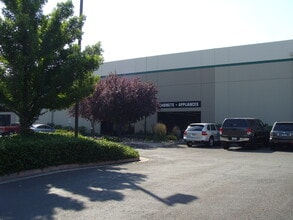 740 E Freeport Blvd, Sparks, NV à louer Photo de l’immeuble– Image 2 sur 4