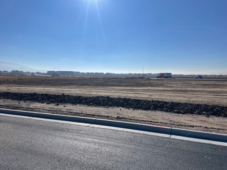 608 E Split Rock Dr, Eagle Mountain, UT à vendre - Photo principale – Image 1 sur 6