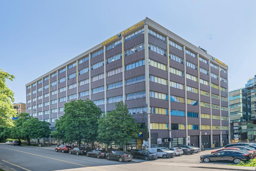 5250-5260 Rue Ferrier, Montréal, QC à louer Photo de l’immeuble– Image 1 sur 5