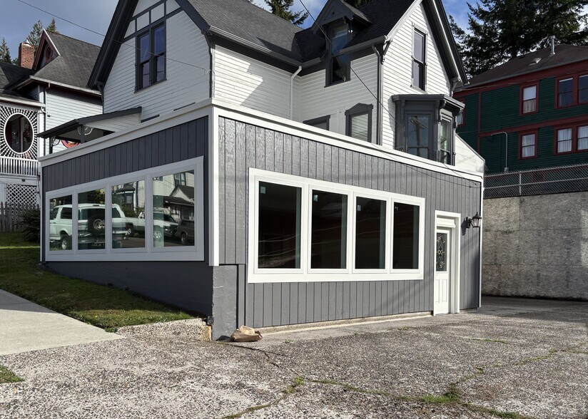 1213 Franklin Ave, Astoria, OR à louer - Photo de l’immeuble – Image 2 sur 3