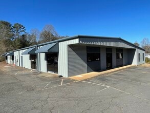 8621 Fairview Rd, Charlotte, NC à louer Photo de l’immeuble– Image 2 sur 32