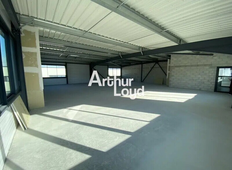 Bureau dans Fréjus à louer - Photo de l’immeuble – Image 2 sur 4