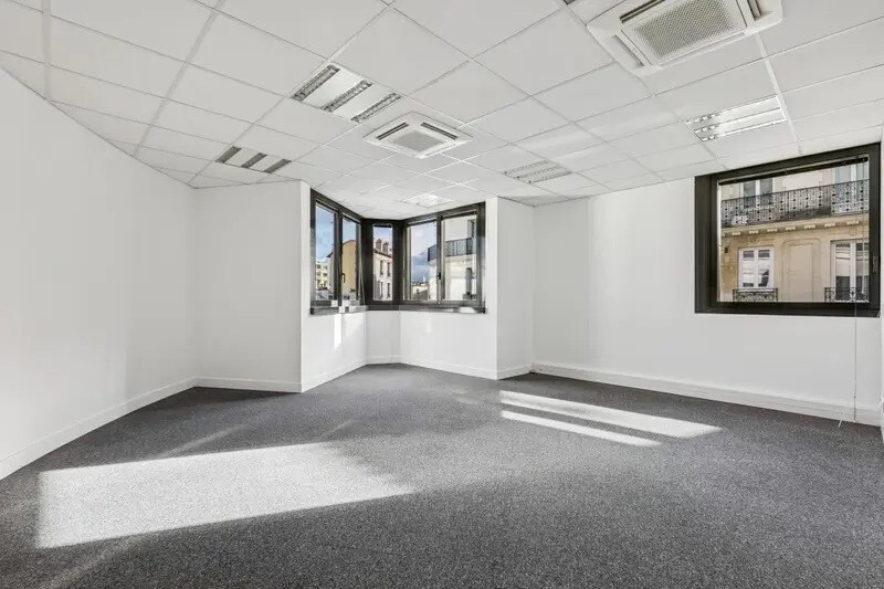 Bureau dans Vincennes à louer - Photo de l’immeuble – Image 3 sur 14