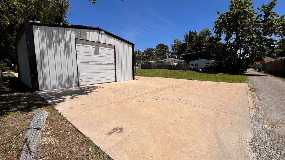 302 N Main St, Collinsville, TX à louer - Photo de l’immeuble – Image 3 sur 8