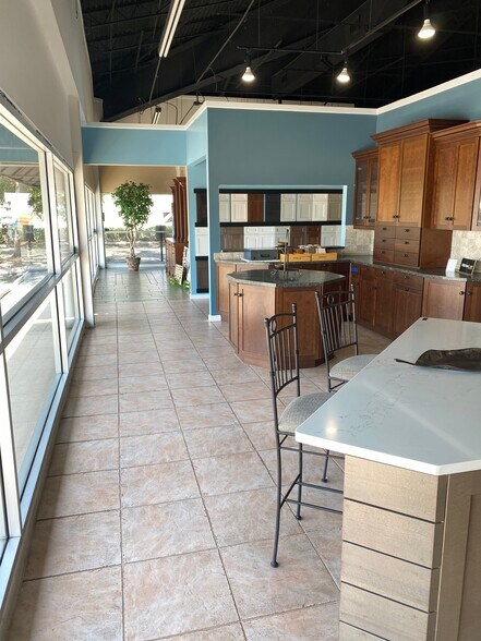 2599 22nd Ave N, Saint Petersburg, FL à louer - Photo intérieure – Image 3 sur 11