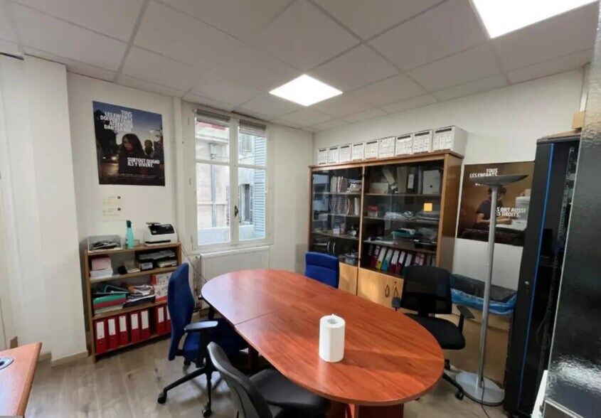 Bureau dans Marseille à louer - Photo de l’immeuble – Image 3 sur 5