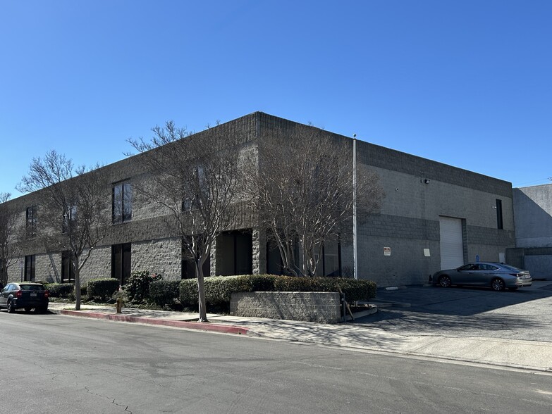 6025 Yolanda Ave, Tarzana, CA à louer - Photo de l’immeuble – Image 1 sur 4