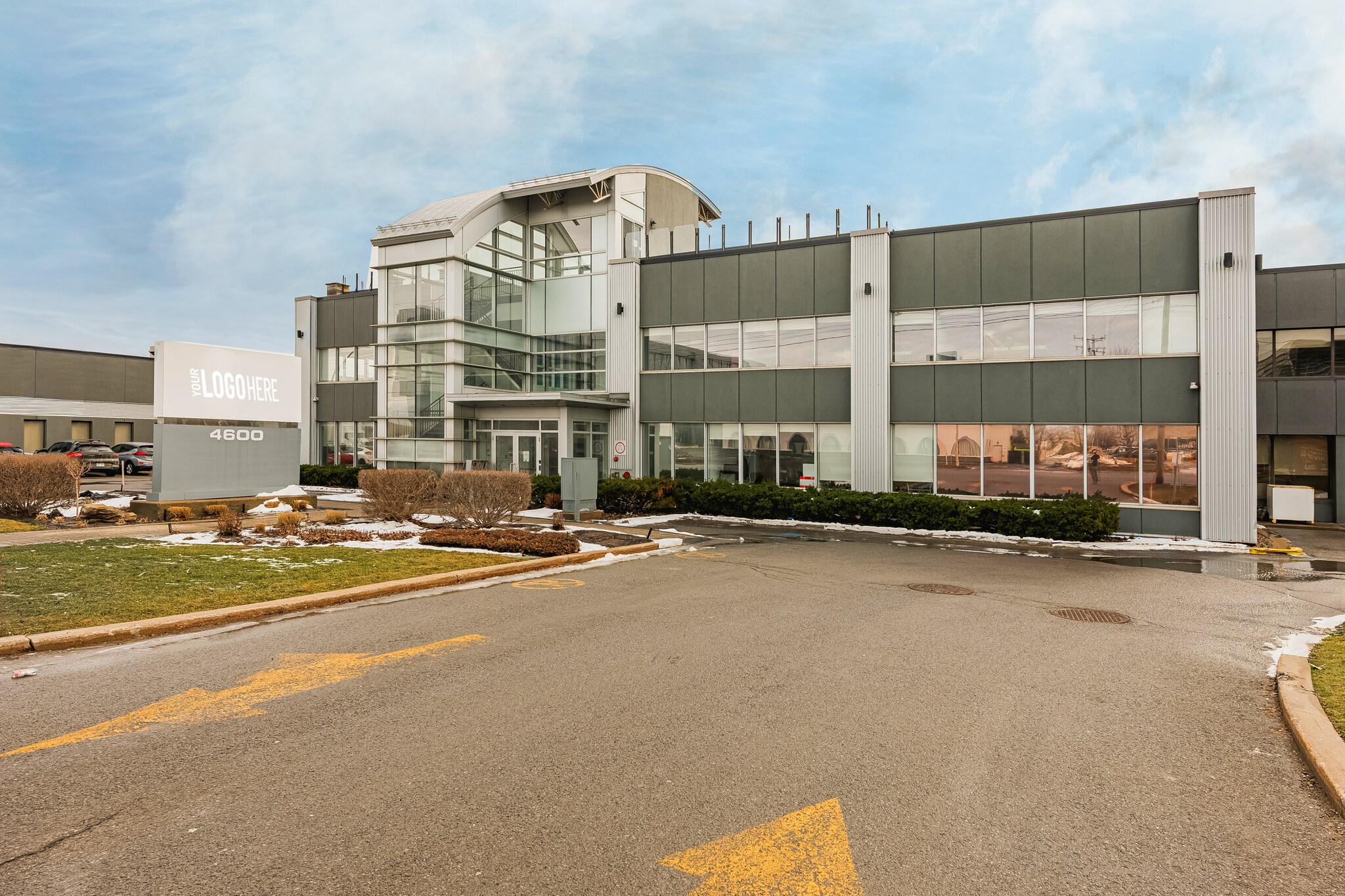 4590-4600 Boul De La Côte-Vertu, Saint-Laurent, QC à louer Photo de l’immeuble– Image 1 sur 7