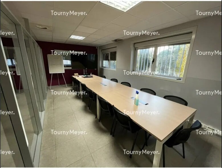 Bureau dans Lunel à louer - Photo de l’immeuble – Image 3 sur 5