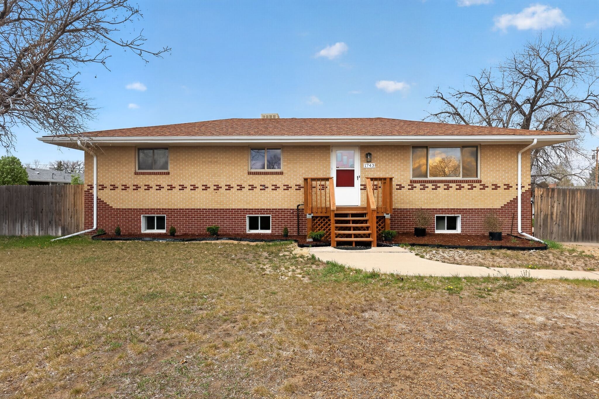 1743 Burton St, Strasburg, CO à vendre Photo de l’immeuble– Image 1 sur 31