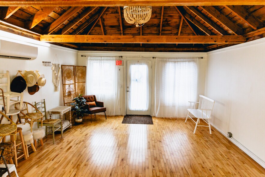 111 Main St, Winterport, ME à vendre - Photo intérieure – Image 2 sur 8
