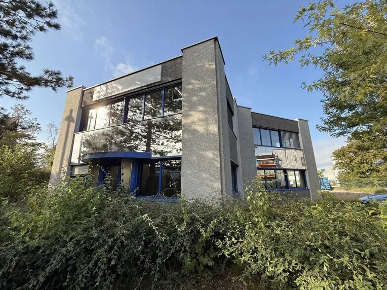 Local d’activités dans Décines-Charpieu à louer - Photo de l’immeuble – Image 2 sur 15