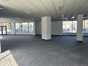 2787 N Milwaukee Ave, Chicago, IL à louer Photo intérieure– Image 1 sur 2