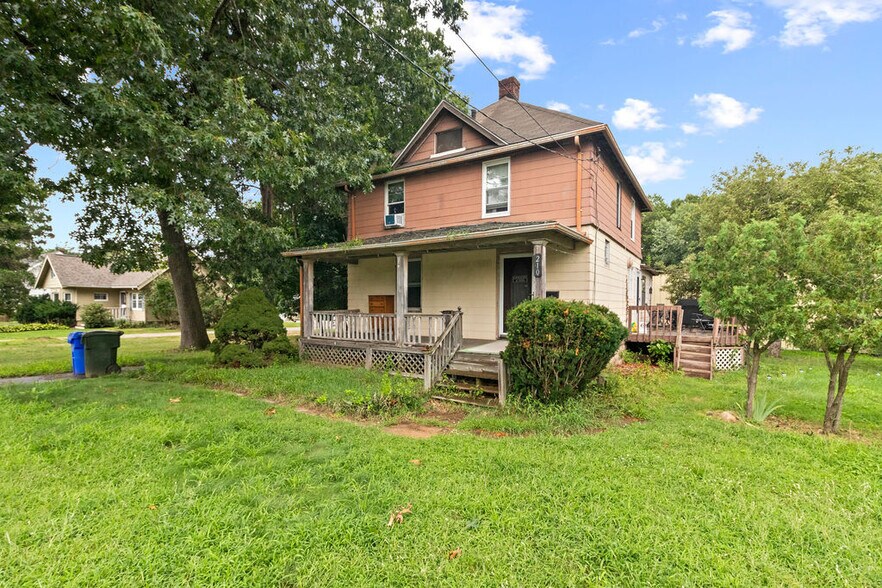 210 Brewer St, East Hartford, CT à vendre - Photo de l’immeuble – Image 2 sur 8