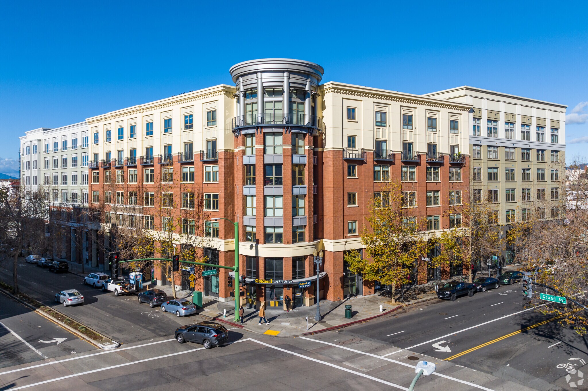 2251-2295 Broadway, Oakland, CA à louer Photo principale– Image 1 sur 19