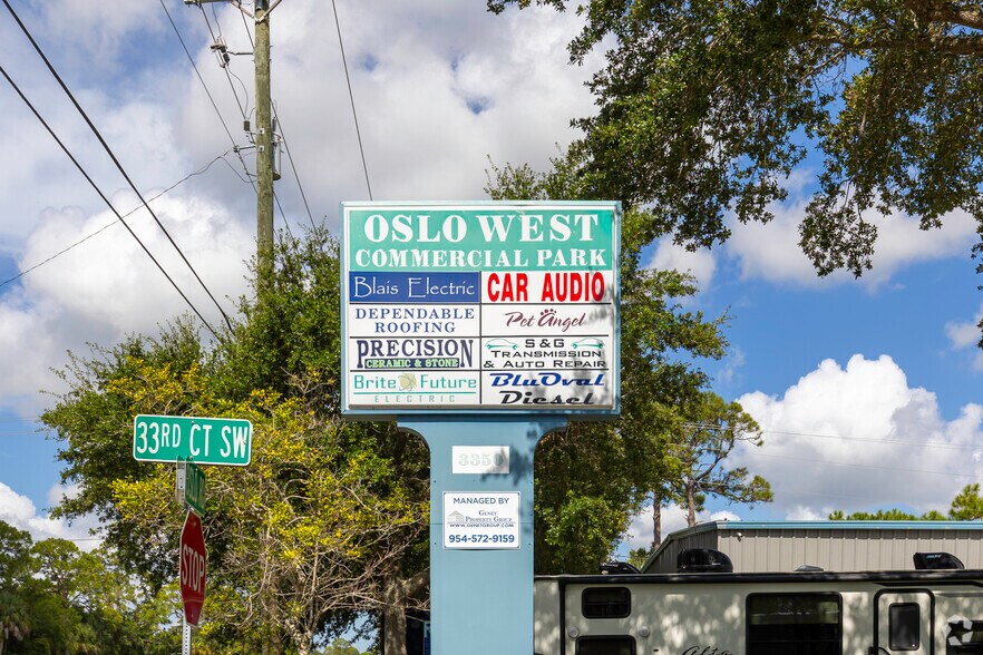 805 33rd Ct SW, Vero Beach, FL à louer - Photo de l’immeuble – Image 3 sur 26
