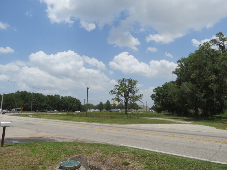 2021-2099 Airport Rd, Plant City, FL à louer - Photo principale – Image 1 sur 9