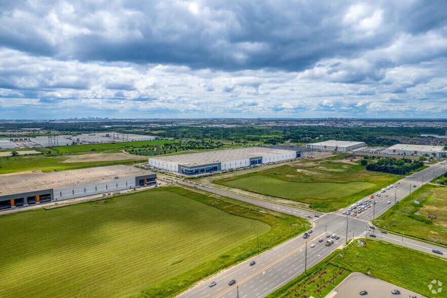 850 Gibraltar Rd, Vaughan, ON à louer - Aérien – Image 2 sur 5