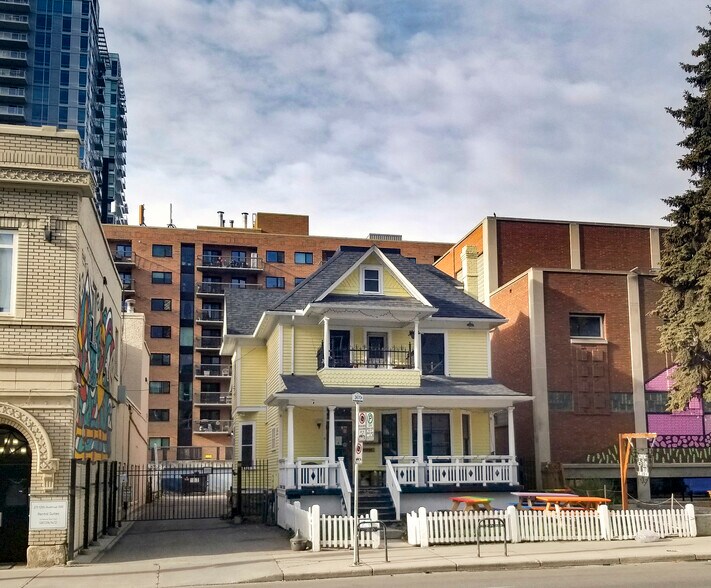 213 12th Ave SW, Calgary, AB à vendre - Photo de l’immeuble – Image 1 sur 1