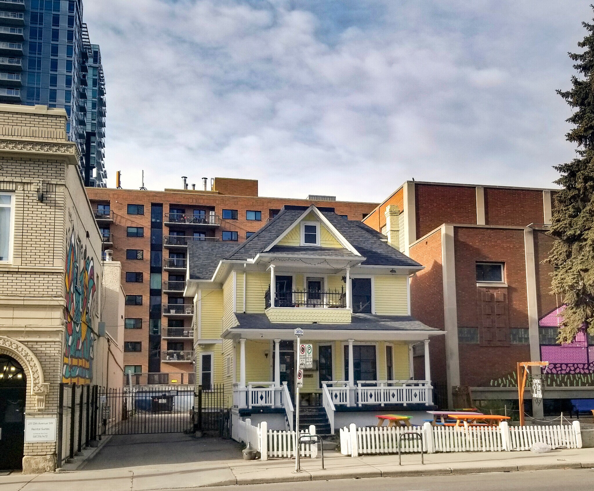 213 12th Ave SW, Calgary, AB à vendre Photo de l’immeuble– Image 1 sur 1