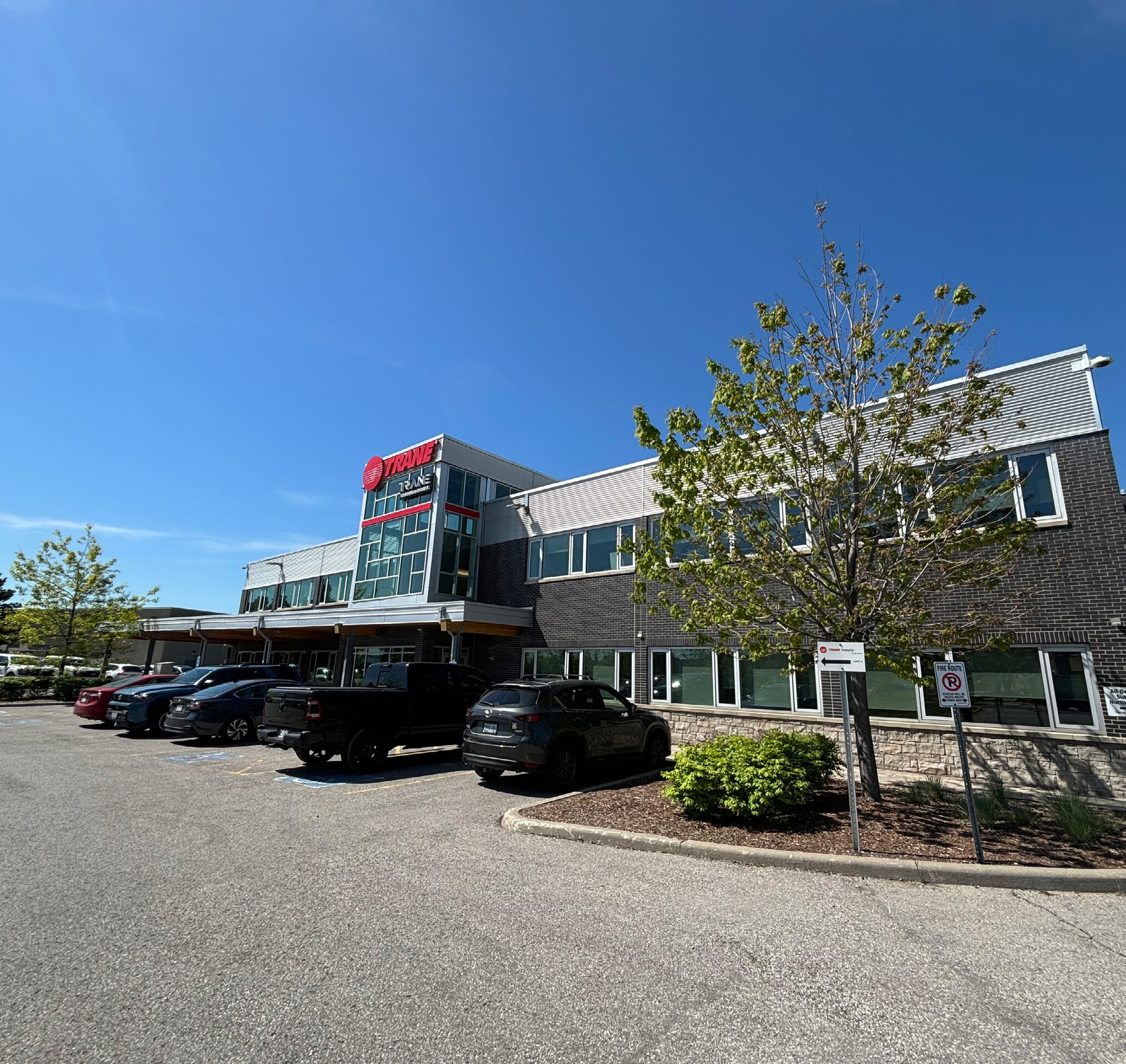 525 Cochrane Dr, Markham, ON à louer Photo de l’immeuble– Image 1 sur 3