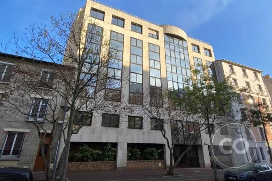 Bureau dans Issy-les-Moulineaux à vendre - Photo de l’immeuble – Image 1 sur 9