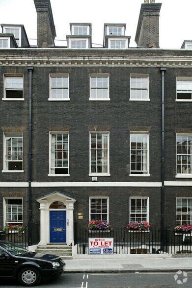 15 Southampton Pl, Londres à louer - Photo de l’immeuble – Image 3 sur 3