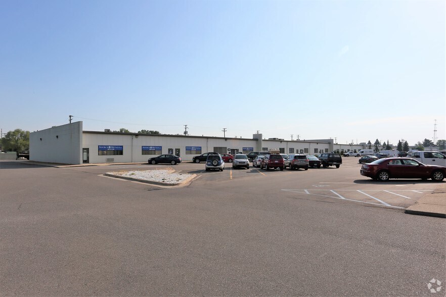 42800-42892 Mound Rd, Sterling Heights, MI à louer - Photo de l’immeuble – Image 3 sur 4