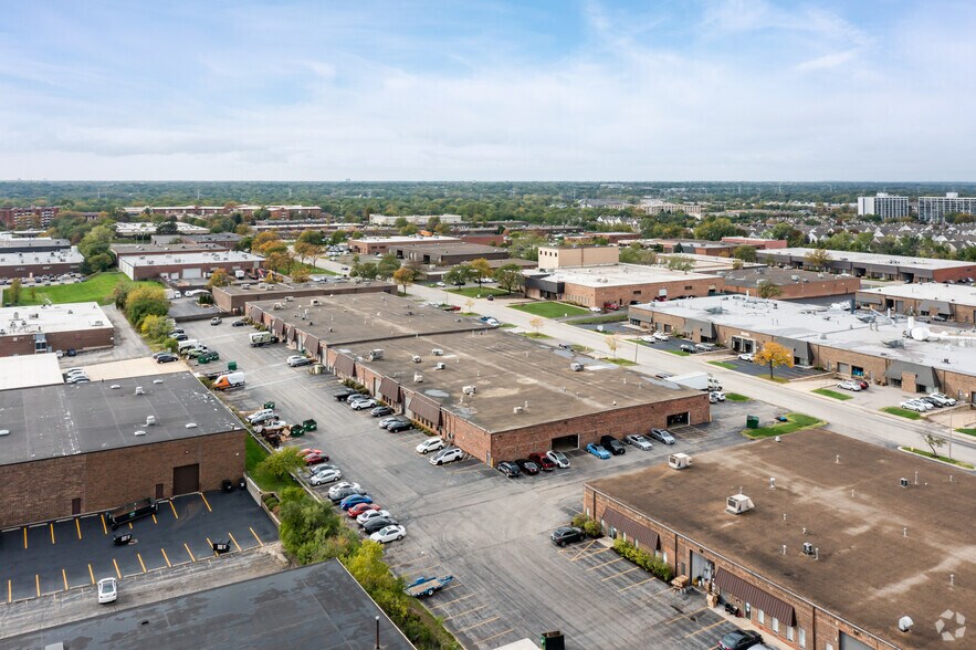201-235 Eisenhower Ln S, Lombard, IL à louer - Aérien – Image 3 sur 6