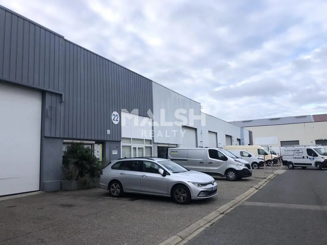 Local d’activités dans Vénissieux à louer Photo de l’immeuble– Image 1 sur 10