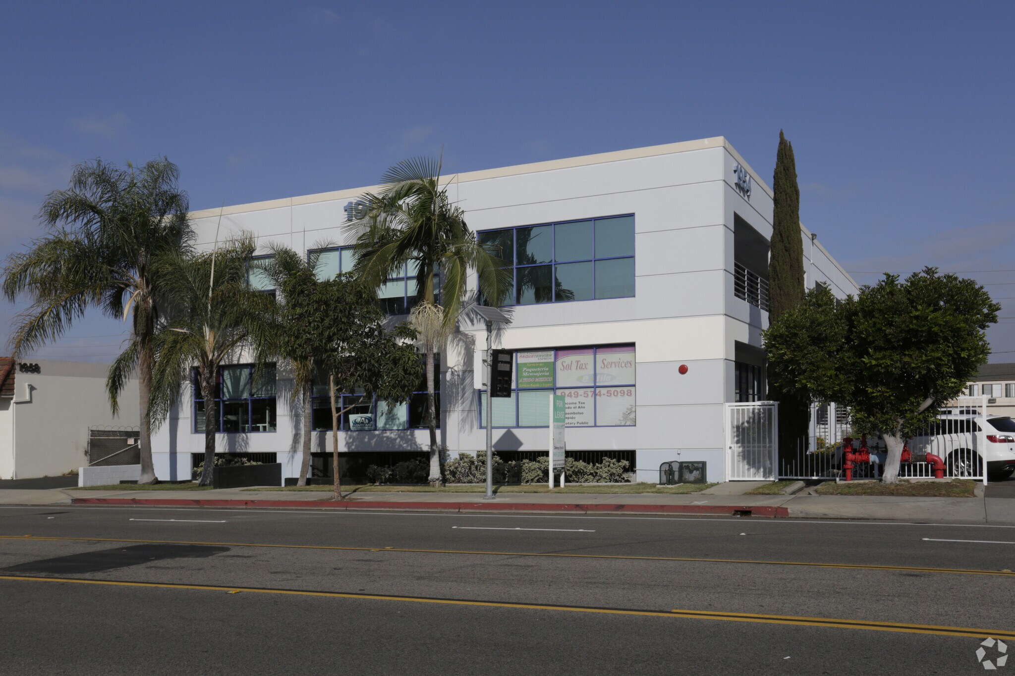 1954 Placentia Ave, Costa Mesa, CA à louer Photo de l’immeuble– Image 1 sur 7