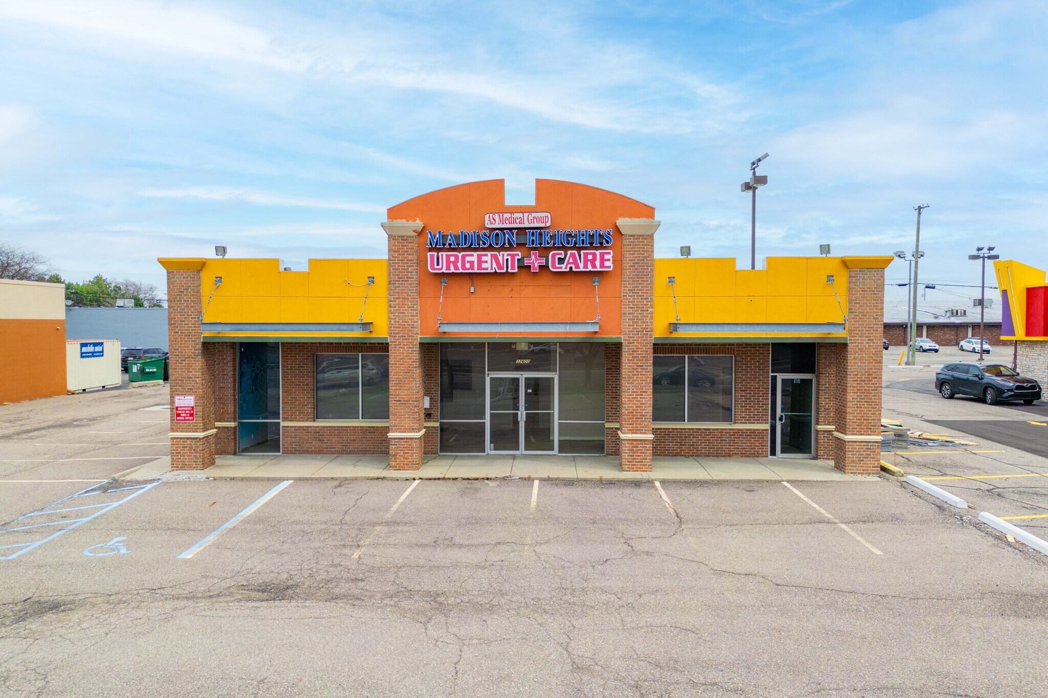 32600 John R Rd, Madison Heights, MI à louer Photo principale– Image 1 sur 10