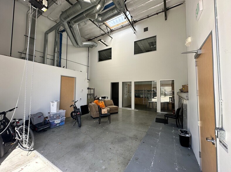 59 Peters Canyon Rd, Irvine, CA à vendre - Photo de l’immeuble – Image 2 sur 5