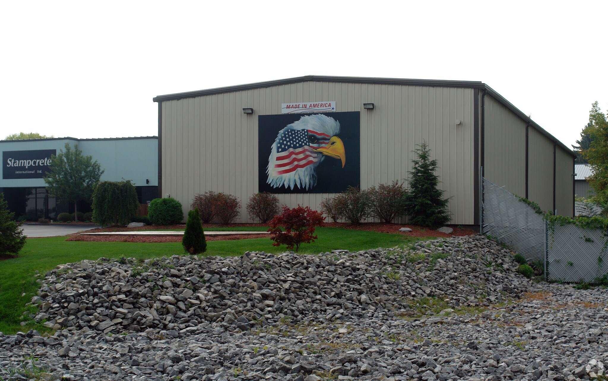 335 Commerce Blvd, Liverpool, NY à vendre Photo principale– Image 1 sur 27