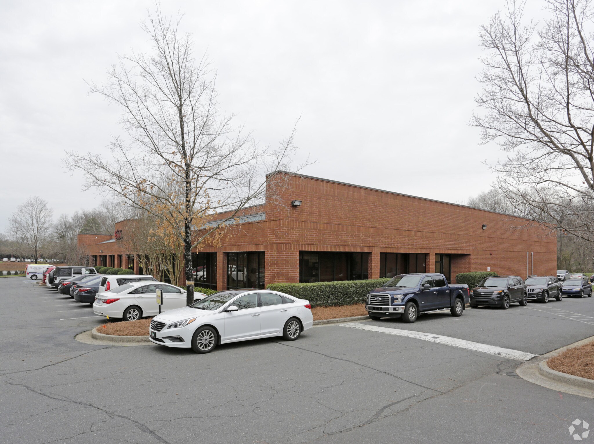 9432 Southern Pine Blvd, Charlotte, NC à louer Photo principale– Image 1 sur 4