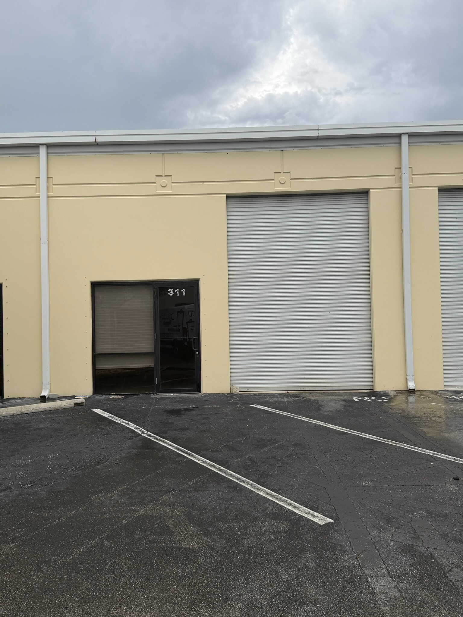 17030 Alico Commerce Ct, Fort Myers, FL à louer Photo intérieure– Image 1 sur 5