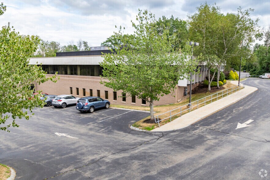 6 Manor Pky, Salem, NH à louer - Photo de l’immeuble – Image 3 sur 5
