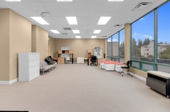 9288 120 St, Surrey, BC à louer Photo intérieure– Image 2 sur 5
