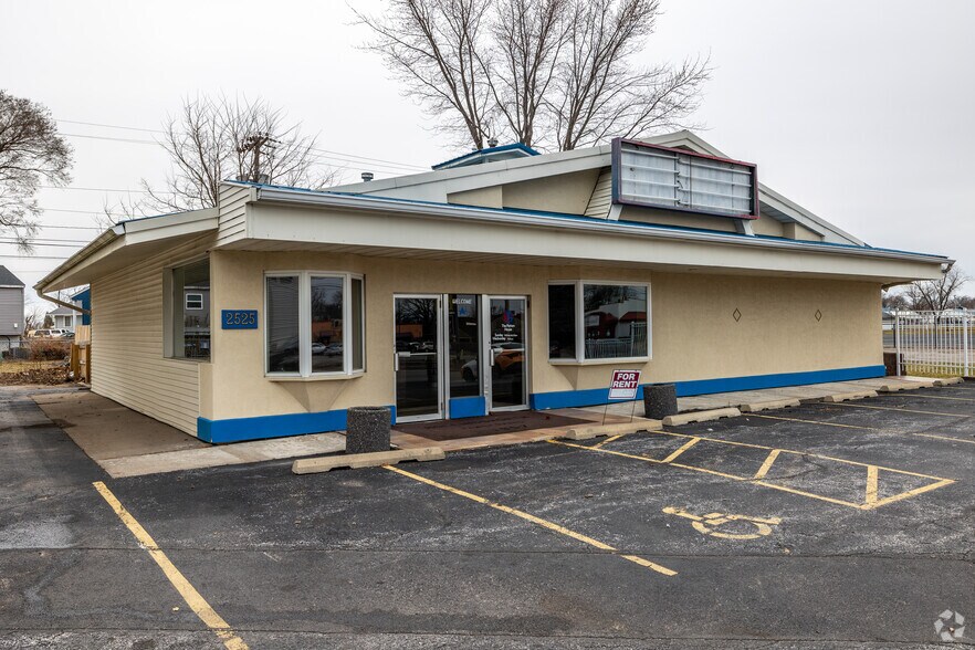 2525 W Locust St, Davenport, IA à louer - Photo principale – Image 1 sur 2
