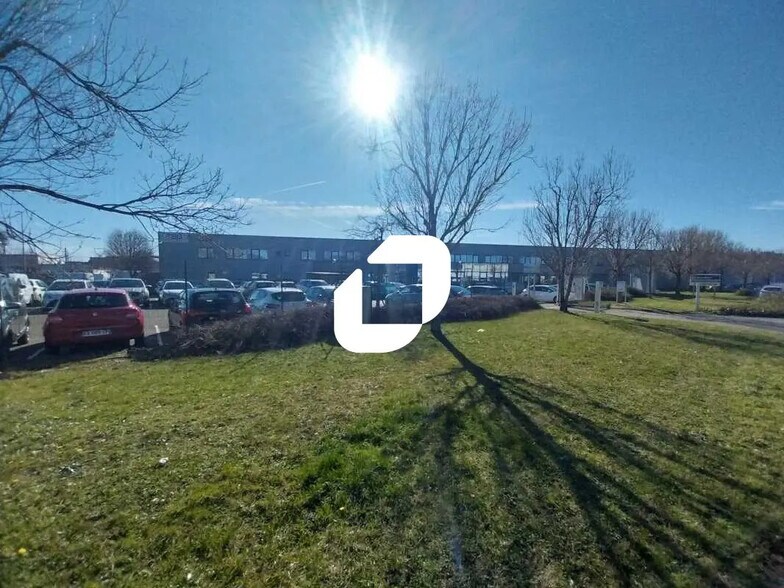 63 Rue Du Morellon, Saint-Quentin-Fallavier à louer - Photo de l’immeuble – Image 2 sur 43