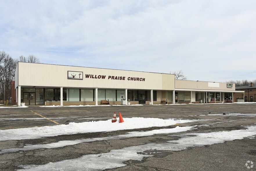 32901-32935 Vine St, Willowick, OH à vendre - Photo de l’immeuble – Image 2 sur 2