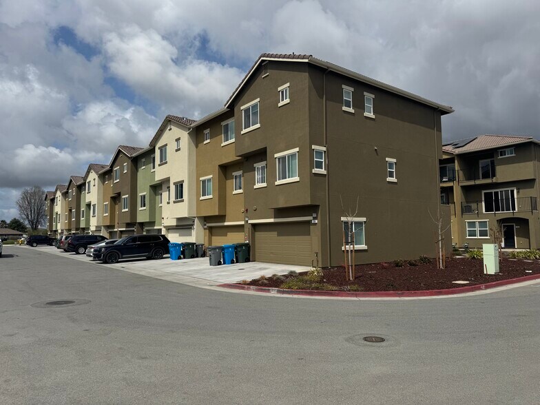 116 Bundeson Dr, Hollister, CA à vendre - Photo de l’immeuble – Image 2 sur 18