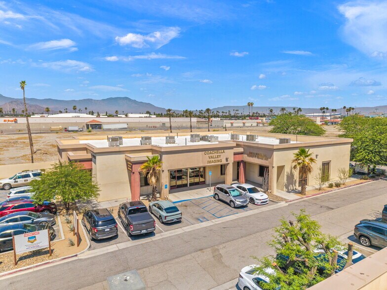 81800 & 81812 Doctor Carreon Blvd, Indio portefeuille de 2 biens à vendre sur LoopNet.fr - Photo de l’immeuble – Image 3 sur 32