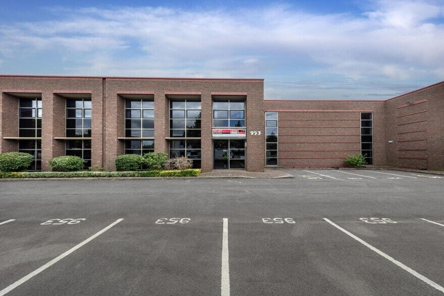 950-955 Yeovil Rd, Slough à louer - Photo de l’immeuble – Image 2 sur 18