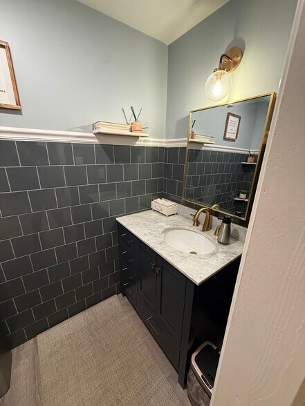 297-299 Herndon Pky, Herndon, VA à louer - Photo de l’immeuble – Image 3 sur 14