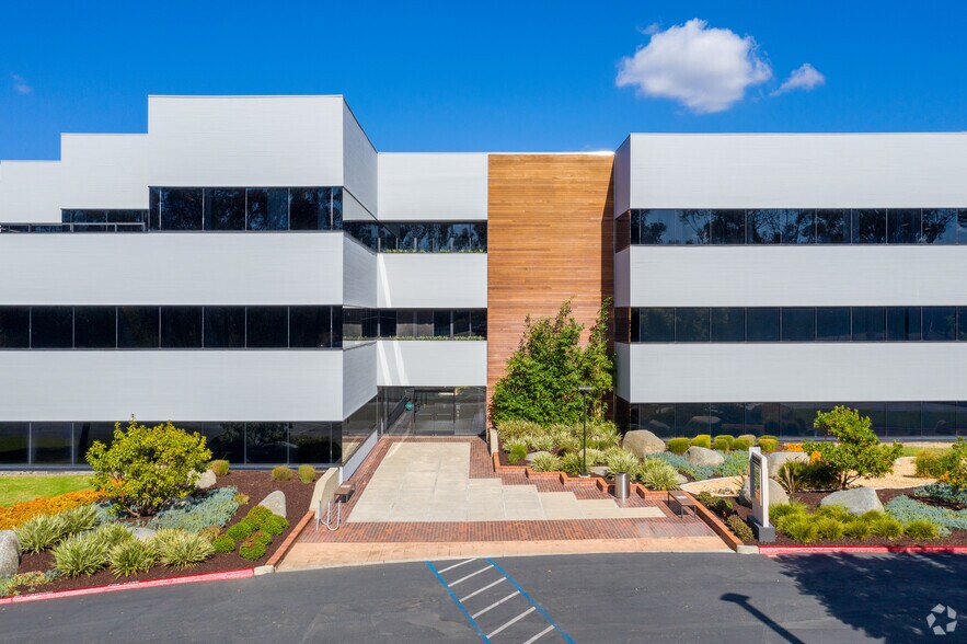 10089 Willow Creek Rd, San Diego, CA à louer - Photo de l’immeuble – Image 2 sur 13