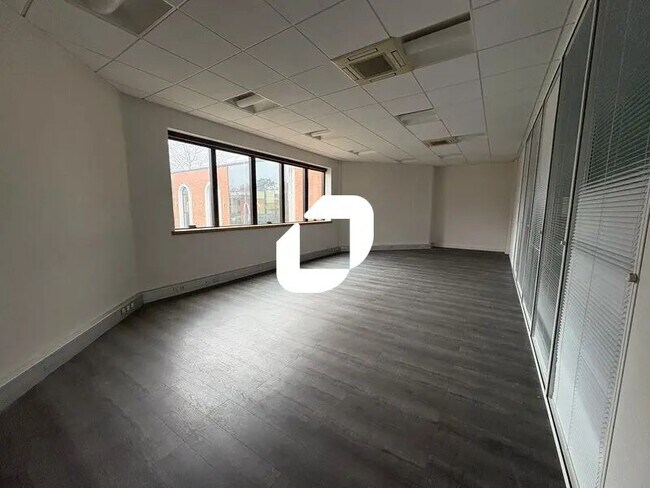 Plus de détails pour Bureau, Local d'activités à louer