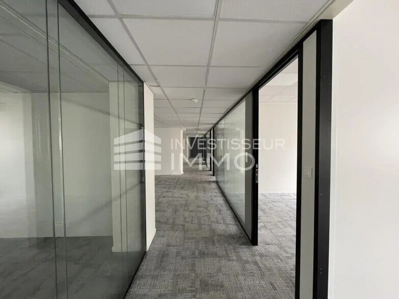 Bureau dans Fontenay-sous-Bois à louer - Photo de l’immeuble – Image 2 sur 5