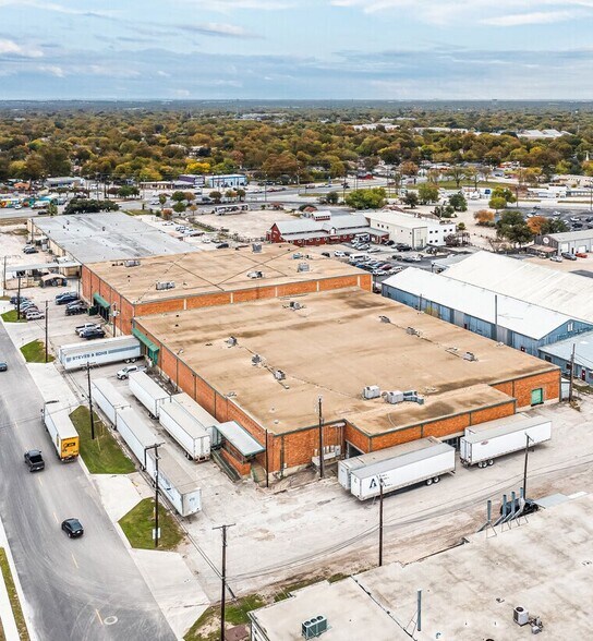 1734 Centennial Blvd, San Antonio, TX à vendre - Photo de l’immeuble – Image 2 sur 12